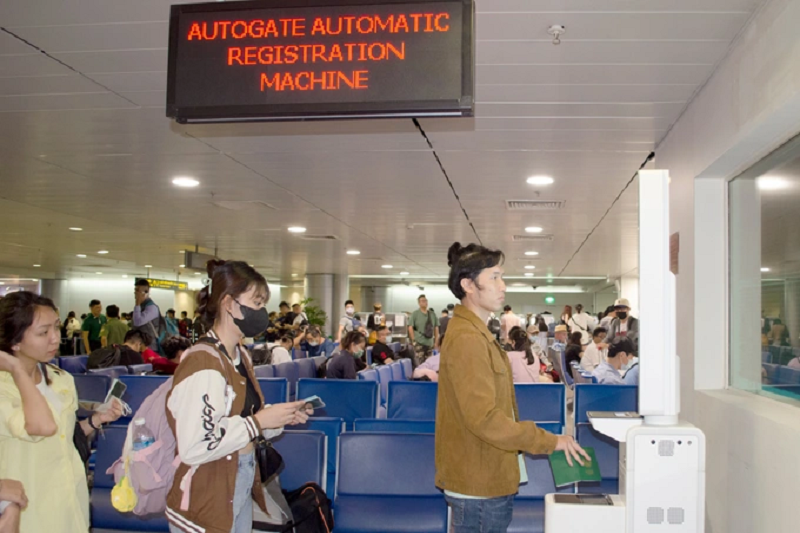 Khai thác cổng kiểm soát tự động xuất nhập cảnh ở 5 sân bay