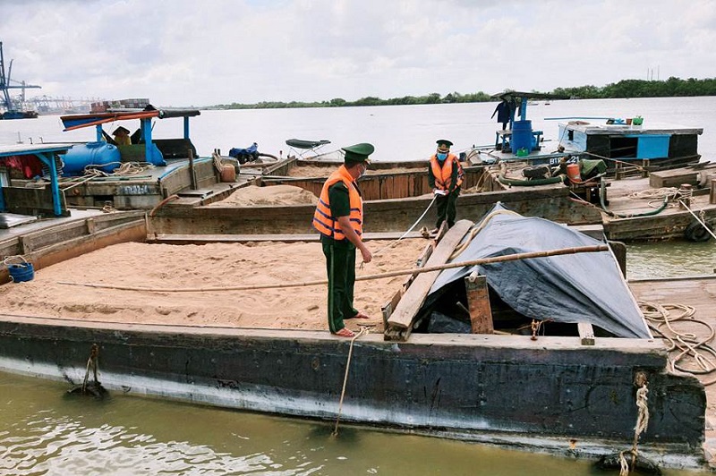 Ngăn chặn hành vi vận chuyển khai thác cát trái phép trên sông Đồng Nai