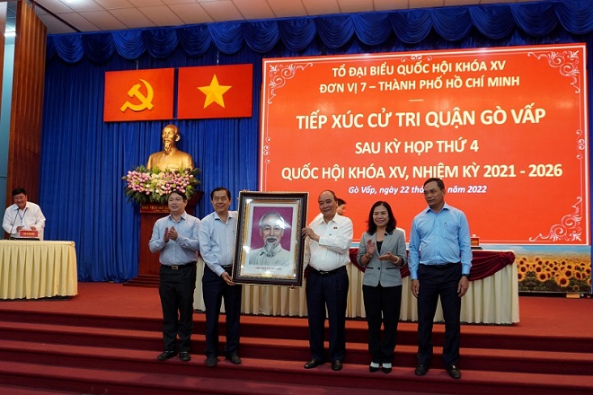 Chủ tịch nước Nguyễn Xuân Phúc tiếp xúc cử tri quận Gò Vấp