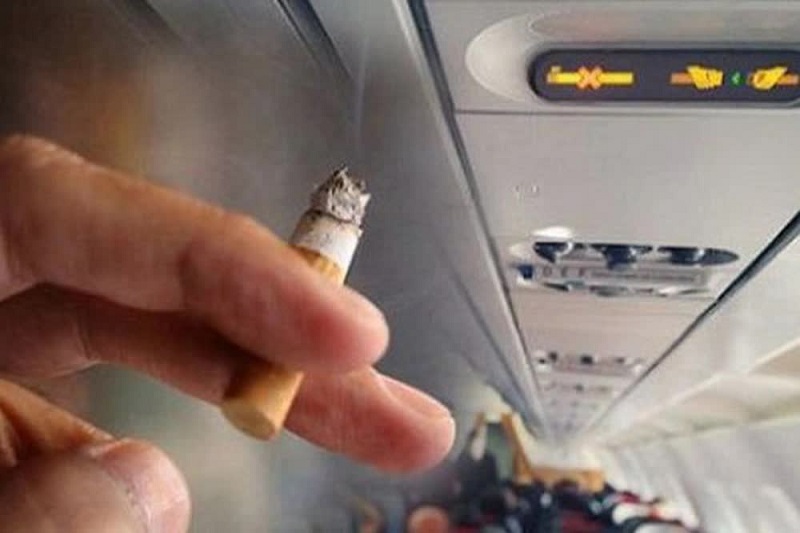 Cấm vận chuyển với hành khách hút thuốc trên máy bay, không chịu nộp phạt