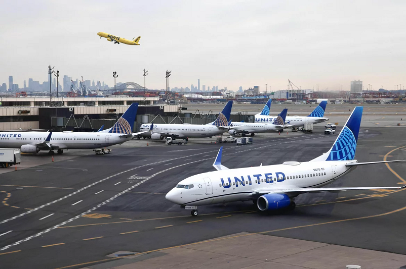 United Airlines mua hơn 100 máy bay mới của Boeing và Airbus