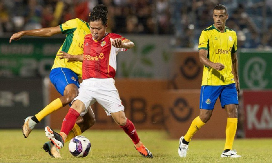 Rivaldo và đội cựu danh thủ Brazil thắng đậm các ngôi sao Việt Nam