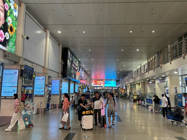 Sân bay Tân Sơn Nhất phục vụ 652.000 khách trong dịp lễ